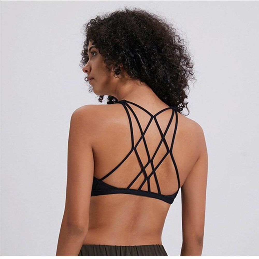 LULULEMON  FREE TO BE BRA SIZE 4